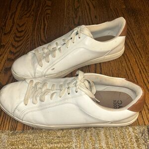 Men's White Low-Top Leather Sneakers with Brown Heel Accent